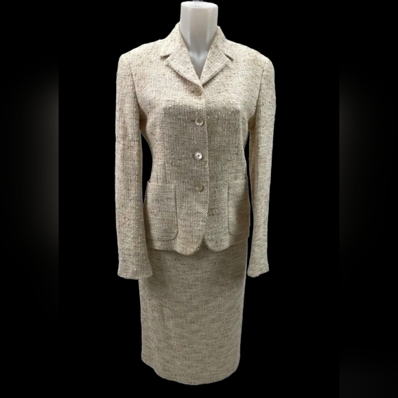 Burberry Beige Tweed/Boucle Skirt Set, Jacket Sz 8/42 , Skirt Sz 6/ 40 ,… - Picture 1 of 5
